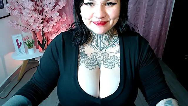 Snapshot of sherlytattos chatting on 04.12.26 sherlytattos online show from 04.12.26