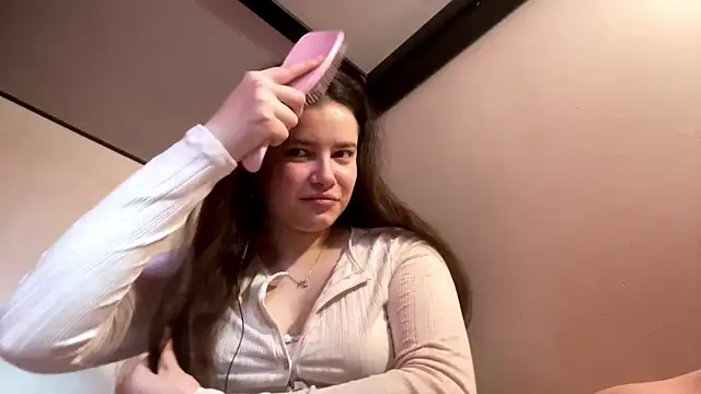 Snapshot of LonnaVandal chatting on 04.13.26 LonnaVandal online show from 04.13.26