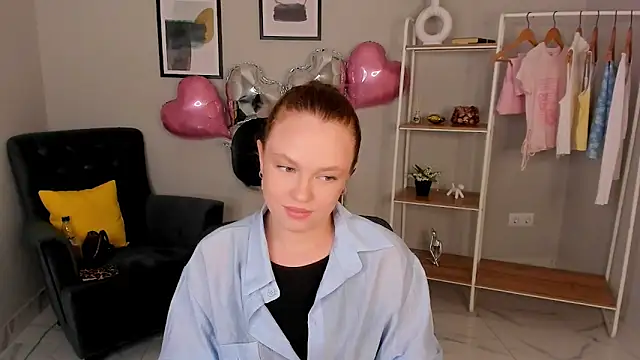 Snapshot of Kira_Lemos chatting on 06.09.26 Kira Lemos online show from 06.09.26