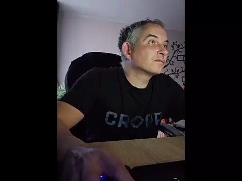 Snapshot of Piotr481 chatting on 05.08.26 Piotr481 online show from 05.08.26