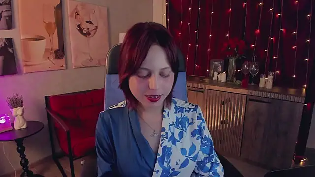 Snapshot of VivienneHebert chatting on 05.11.26 VivienneHebert online show from 05.11.26