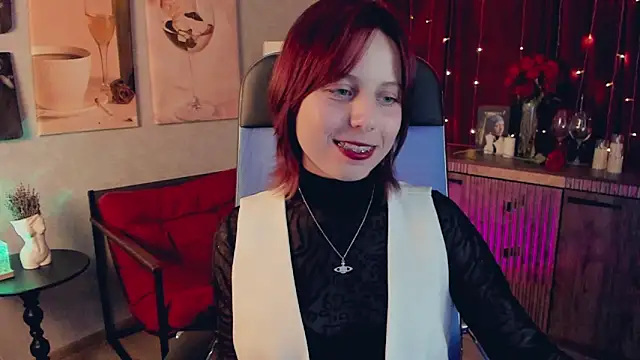 Snapshot of VivienneHebert chatting on 05.12.26 VivienneHebert online show from 05.12.26