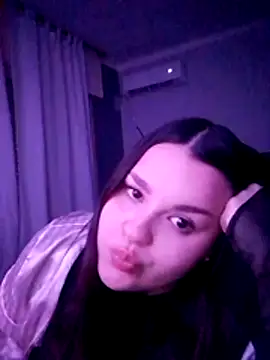 Snapshot of estrell4 chatting on 05.27.26 estrell4 online show from 05.27.26