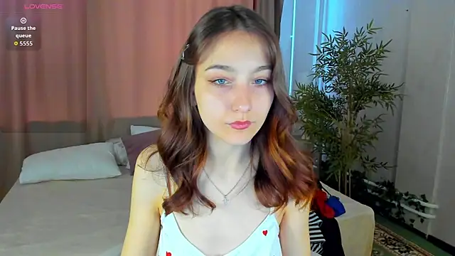Snapshot of alis_tauber chatting on 04.19.26 alis tauber online show from 04.19.26