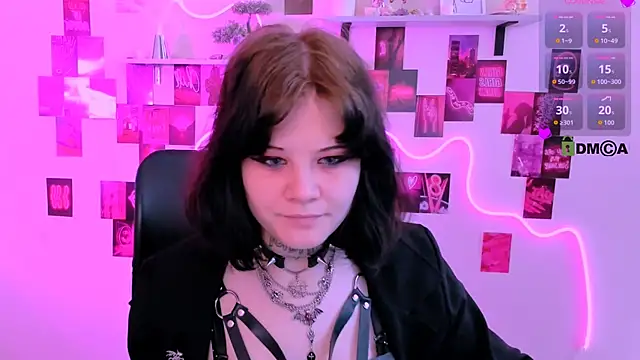 nikki kiss  online show from 04.25.26