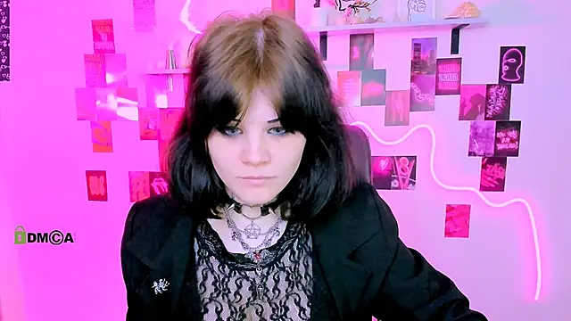 nikki kiss  online show from 05.01.26
