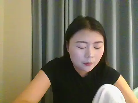 Snapshot of HJW2002 chatting on 04.14.26 HJW2002 online show from 04.14.26