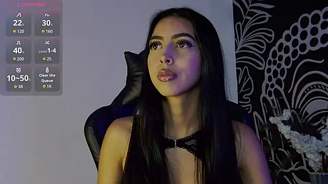 Mia Gloww  online show from 04.22.26