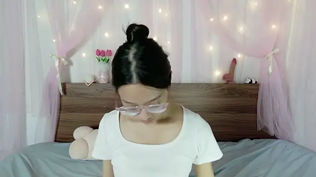 Snapshot of shy_pink_doll chatting on 07.22.26 shy pink doll online show from 07.22.26