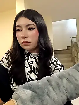 Emiily  Evans online show from 04.21.26