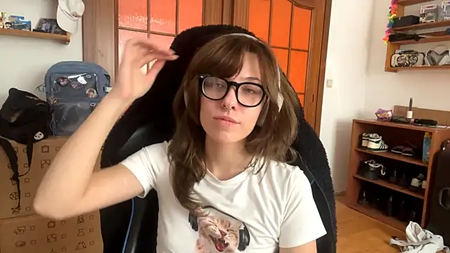 PillowPeachX online show from 04.19.26