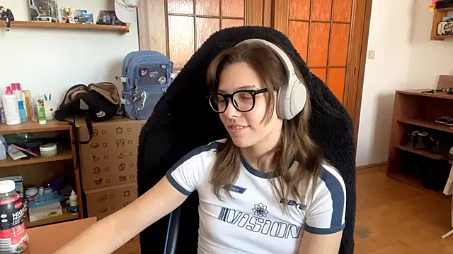 Snapshot of PillowPeachX chatting on 04.29.26 PillowPeachX online show from 04.29.26