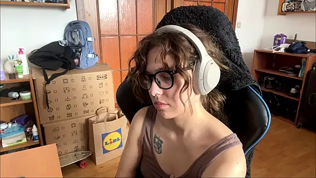 Snapshot of PillowPeachX chatting on 05.12.26 PillowPeachX online show from 05.12.26