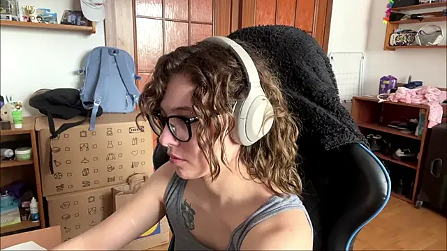 Snapshot of PillowPeachX chatting on 05.15.26 PillowPeachX online show from 05.15.26