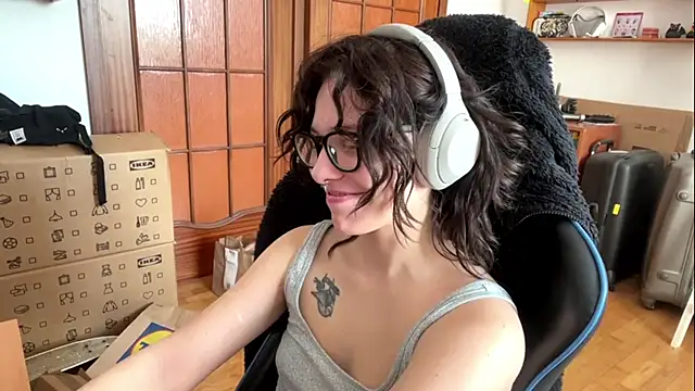 Snapshot of PillowPeachX chatting on 05.24.26 PillowPeachX online show from 05.24.26