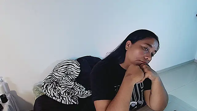 Snapshot of cristycurvy_02 chatting on 04.15.26 cristycurvy 02 online show from 04.15.26