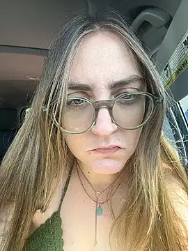 prettykitttty online show from 04.18.26