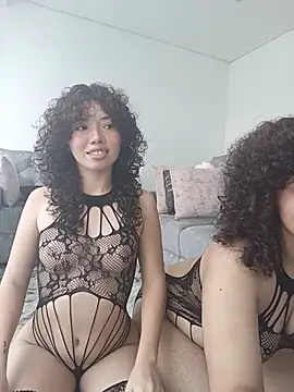 Chloe and Violeta online show from 07.25.26
