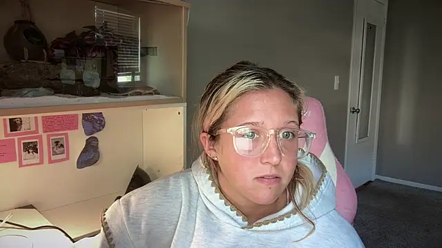 MUSCLEMOMMY1365 online show from 05.08.26