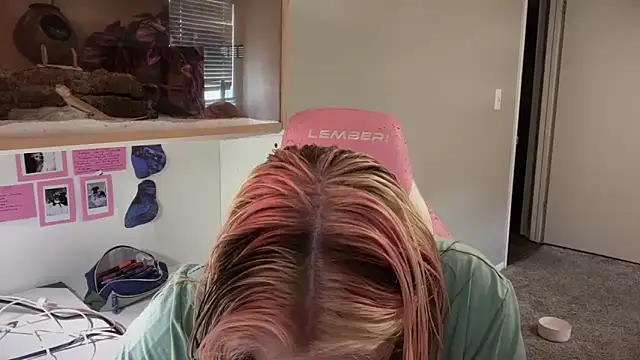 MUSCLEMOMMY1365 online show from 05.18.26