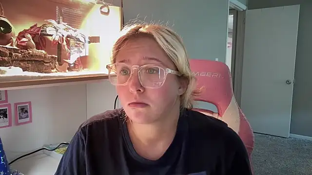 MUSCLEMOMMY1365 online show from 06.06.26