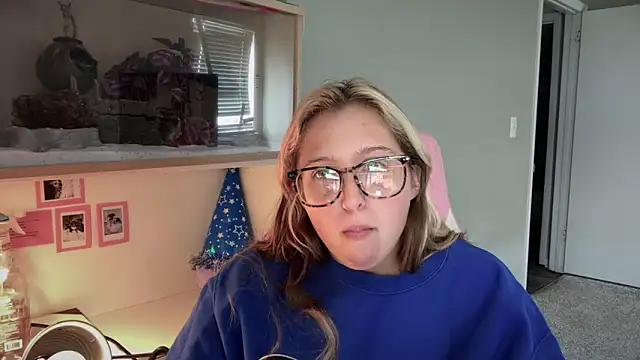 MUSCLEMOMMY1365 online show from 06.09.26