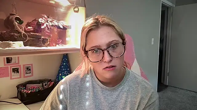 MUSCLEMOMMY1365 online show from 06.11.26