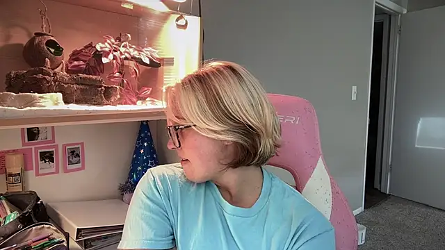 MUSCLEMOMMY1365 online show from 06.14.26