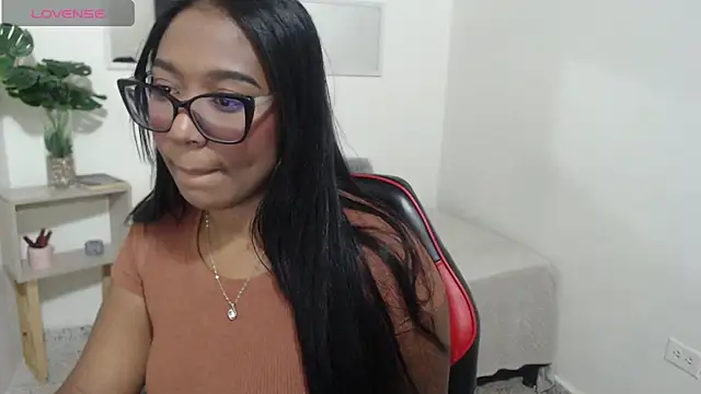 Chell Ivy online show from 04.20.26