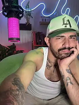 Snapshot of NickyThix chatting on 04.14.26 NickyThix online show from 04.14.26