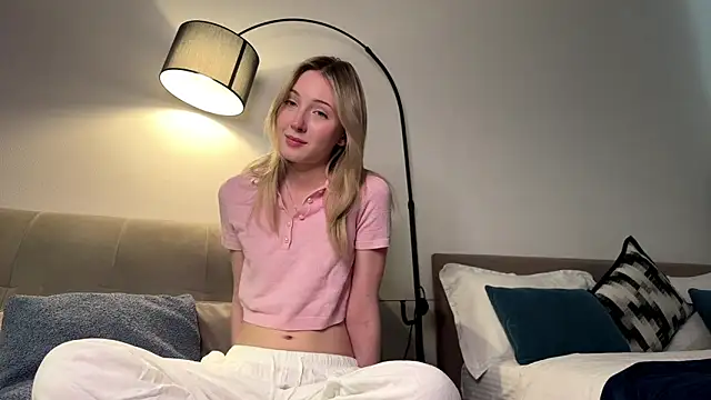 Kattie Petite online show from 04.21.26
