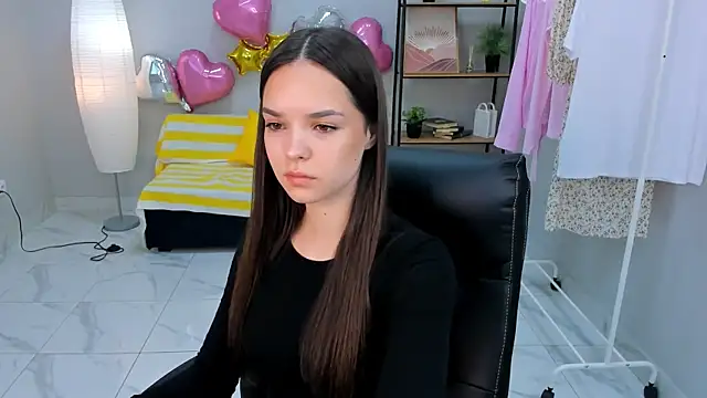 Sophie Jackiz online show from 04.20.26