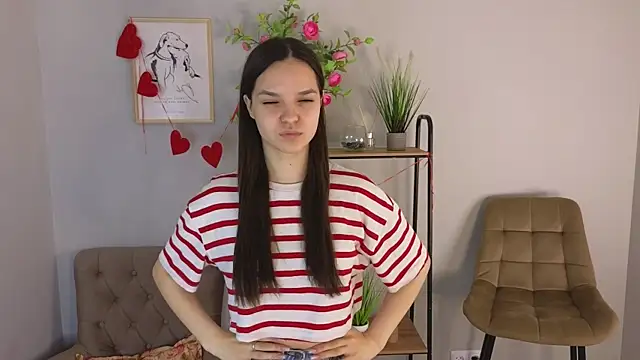 Sophie Jackiz online show from 04.23.26