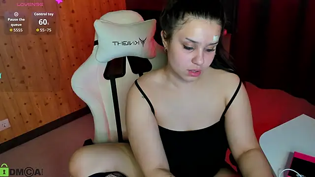 Snapshot of nicolewoss chatting on 06.08.26 nicolewoss online show from 06.08.26
