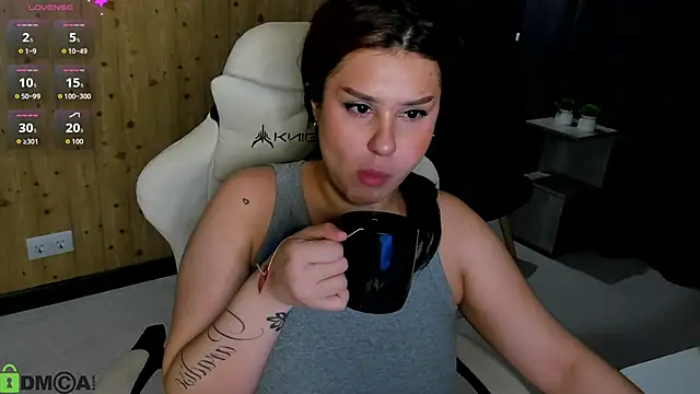 Snapshot of nicolewoss chatting on 06.16.26 nicolewoss online show from 06.16.26