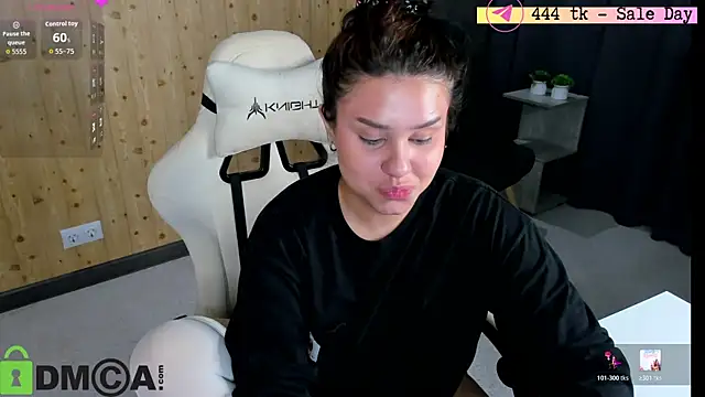 Snapshot of nicolewoss chatting on 06.20.26 nicolewoss online show from 06.20.26