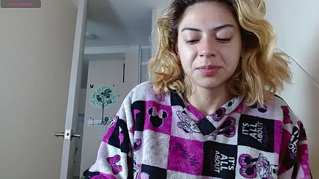 Snapshot of aprildumont chatting on 07.11.26 aprildumont online show from 07.11.26