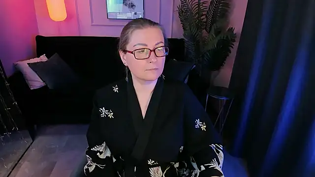 Snapshot of Alexandra_Kind chatting on 04.14.26 Alexandra Kind online show from 04.14.26