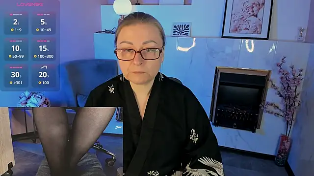 Snapshot of Alexandra_Kind chatting on 04.18.26 Alexandra Kind online show from 04.18.26