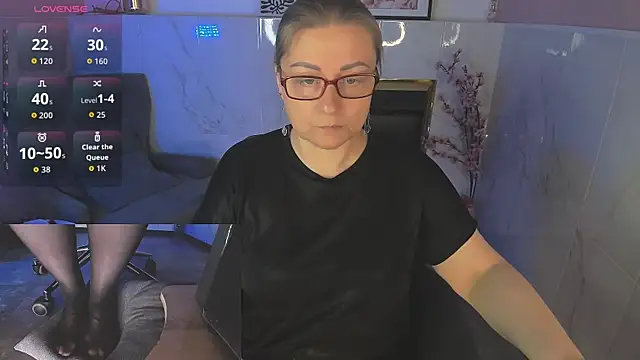 Snapshot of Alexandra_Kind chatting on 04.21.26 Alexandra Kind online show from 04.21.26