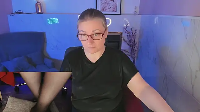 Snapshot of Alexandra_Kind chatting on 05.03.26 Alexandra Kind online show from 05.03.26