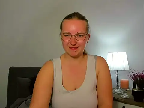 Snapshot of RoseTeacherX chatting on 04.28.26 RoseTeacherX online show from 04.28.26