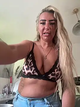 Naughtyhousewife x online show from 05.18.26