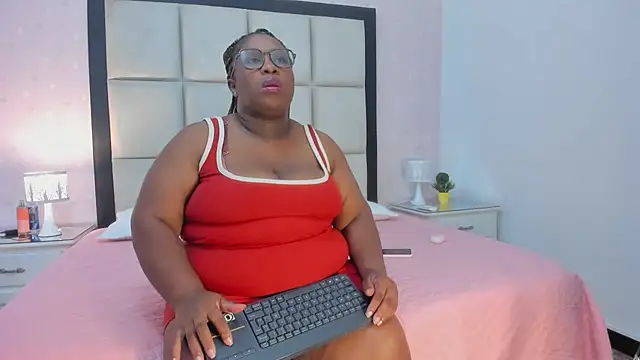 Snapshot of TreisyVixen chatting on 06.28.26 TreisyVixen online show from 06.28.26