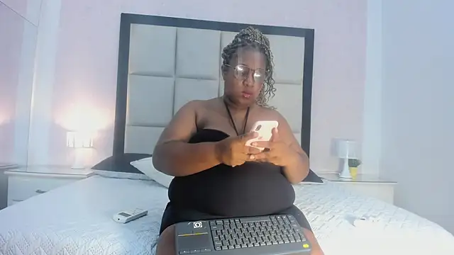 Snapshot of TreisyVixen chatting on 07.07.26 TreisyVixen online show from 07.07.26