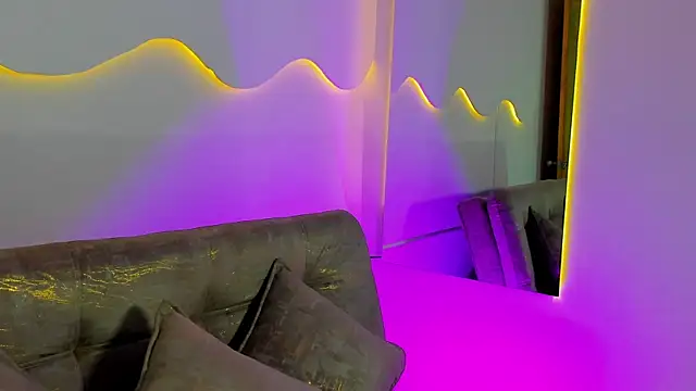 Snapshot of MiaMalcova__ chatting on 04.25.26 MiaMalcova online show from 04.25.26