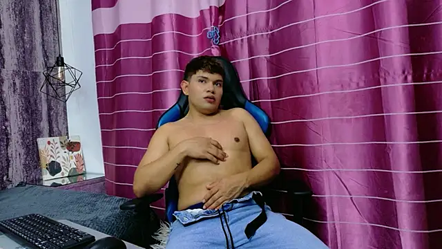 Snapshot of DaveJonesz chatting on 06.27.26 DaveJonesz online show from 06.27.26