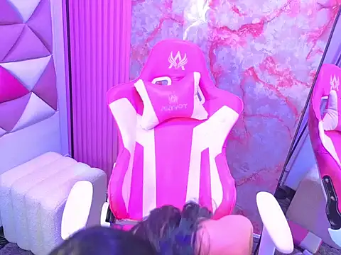 Lucy Owen26 online show from 04.18.26