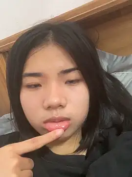 Snapshot of -Pipin- chatting on 05.18.26 -Pipin- online show from 05.18.26