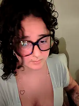 Snapshot of _lascivious chatting on 04.20.26 lascivious online show from 04.20.26